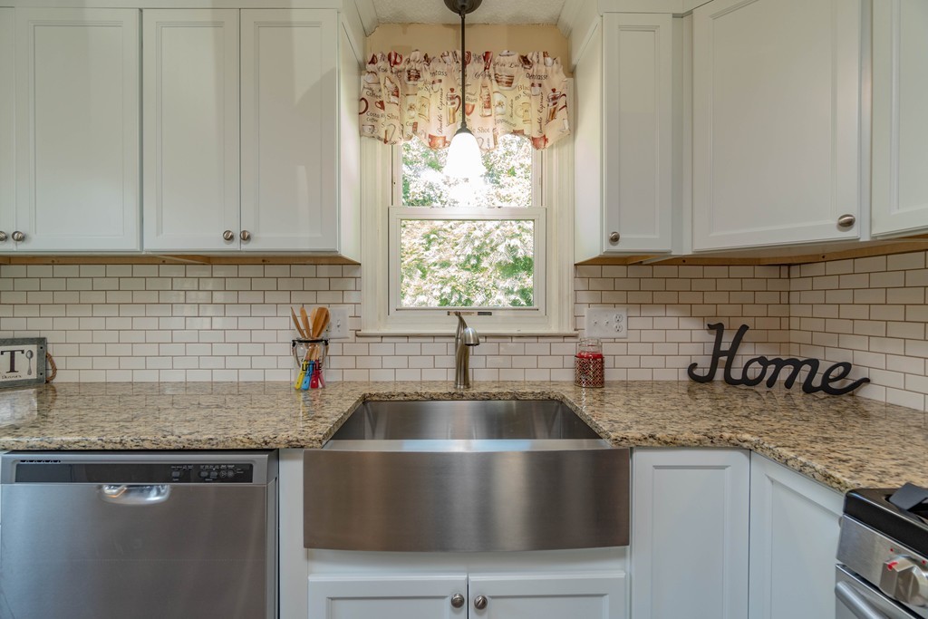 24 West Hill Road Springfield, MA 01109 - Photo 5 of 30