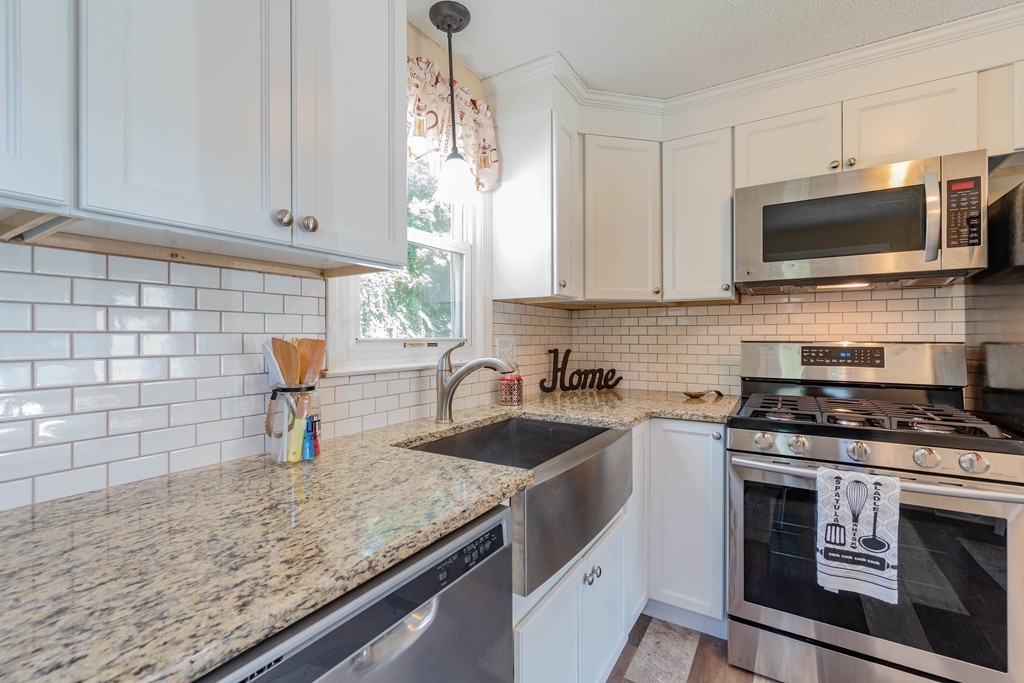 24 West Hill Road Springfield, MA 01109 - Photo 7 of 30