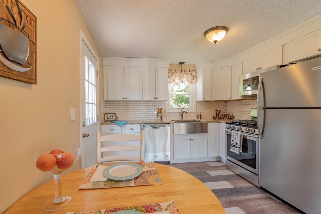 24 West Hill Road Springfield, MA 01109 - Photo 8 of 30