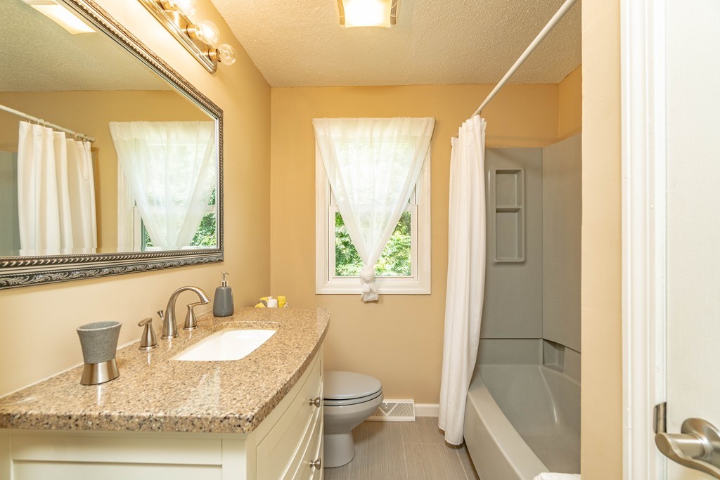 24 West Hill Road Springfield, MA 01109 - Photo 9 of 30