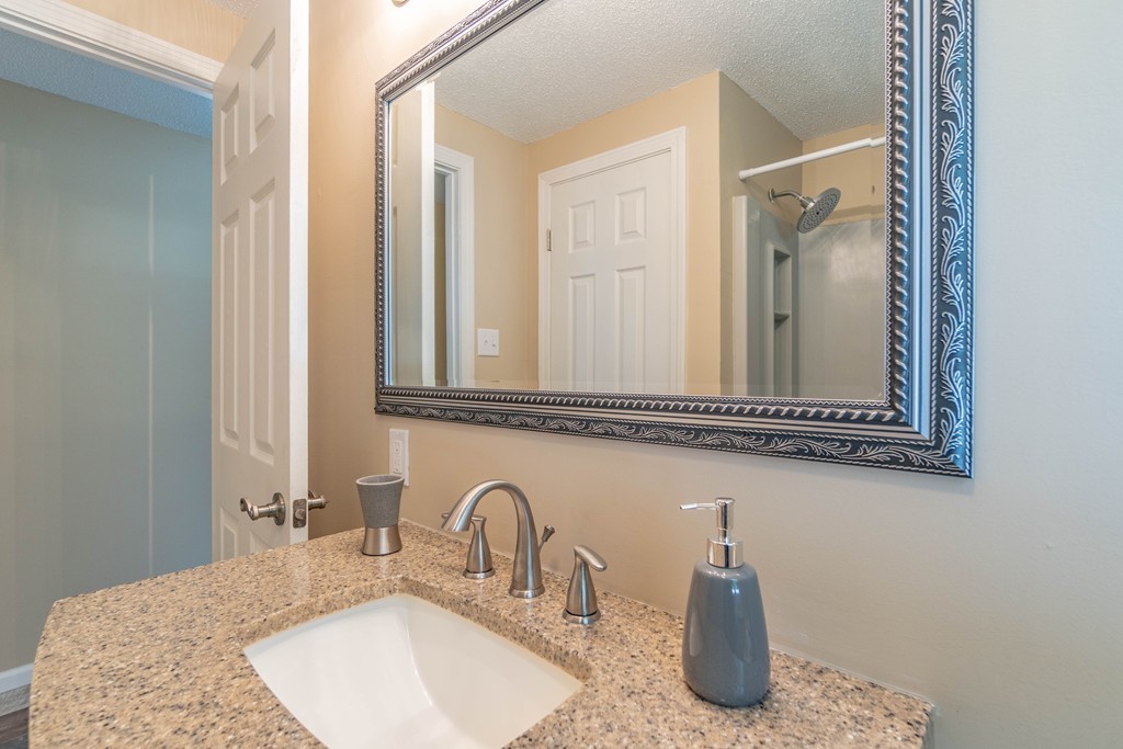24 West Hill Road Springfield, MA 01109 - Photo 10 of 30