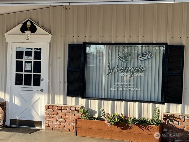 1815 Portland Avenue, Unit 3 Walla Walla, WA 99362 - Photo 2 of 16 a view of front door of house