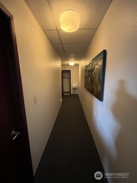 1815 Portland Avenue, Unit 3 Walla Walla, WA 99362 - Photo 8 of 16 a view of a hallway