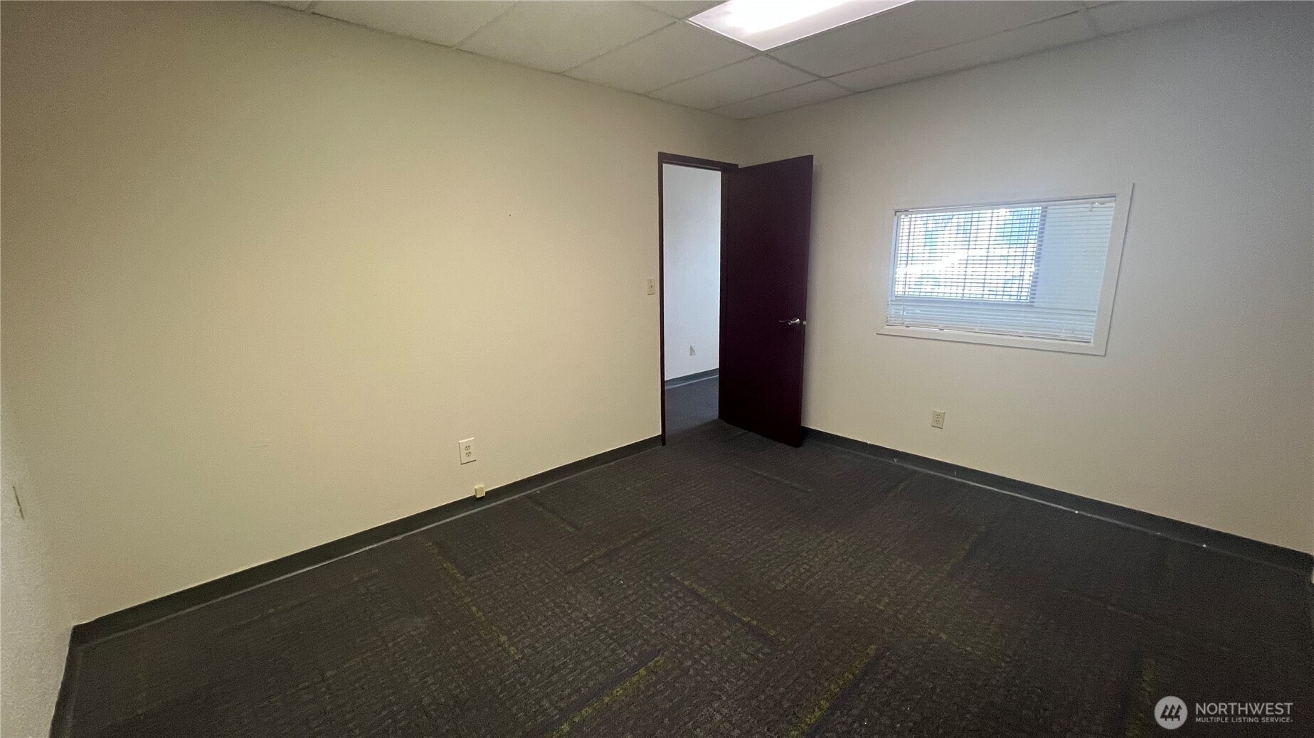 1815 Portland Avenue, Unit 3 Walla Walla, WA 99362 - Photo 9 of 16 an empty room with windows