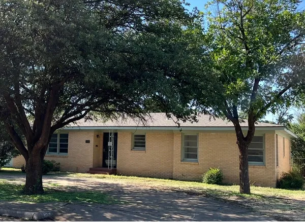 $160,000 | 1105 East Cardwell Street, Brownfield, TX 79316