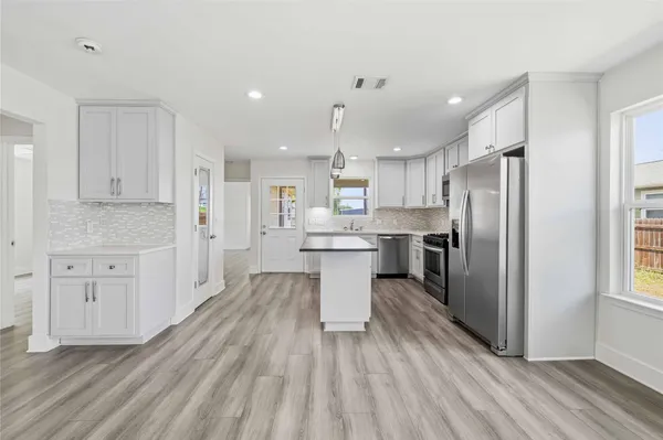 $290,000 | 400 Booth Street, Taylor, TX 76574