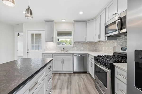 $290,000 | 400 Booth Street, Taylor, TX 76574