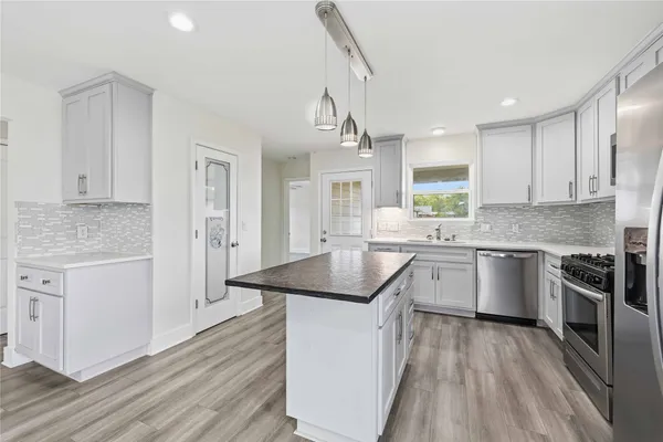 $290,000 | 400 Booth Street, Taylor, TX 76574
