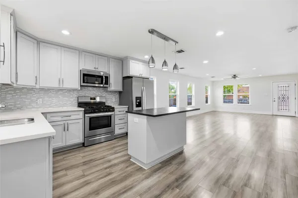 $290,000 | 400 Booth Street, Taylor, TX 76574