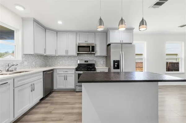 $290,000 | 400 Booth Street, Taylor, TX 76574