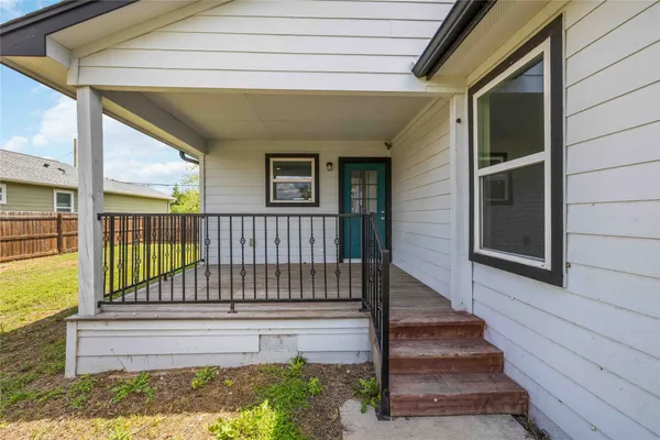 $290,000 | 400 Booth Street, Taylor, TX 76574