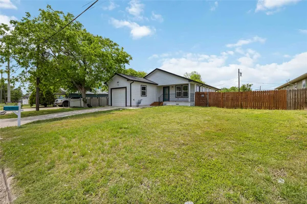 $290,000 | 400 Booth Street, Taylor, TX 76574