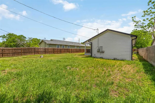 $290,000 | 400 Booth Street, Taylor, TX 76574
