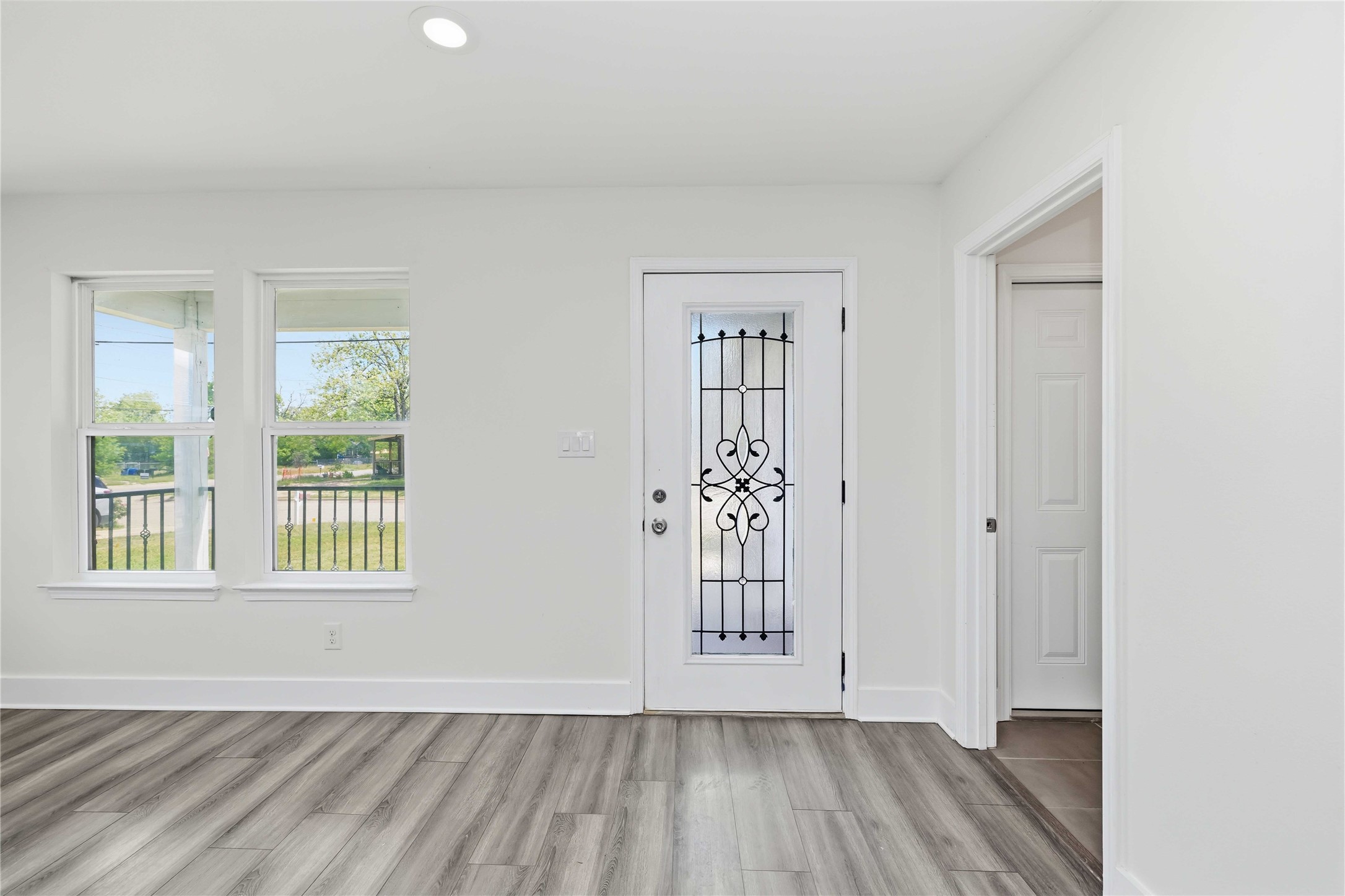 400 Booth Street Taylor, TX 76574 - Photo 7 of 35 Entrance foyer