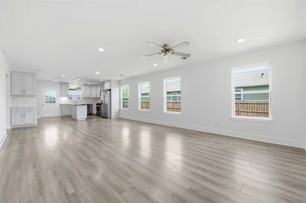 $290,000 | 400 Booth Street, Taylor, TX 76574