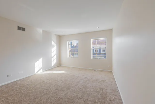 $2,400 | 237 Acorn Drive, Streamwood, IL 60107