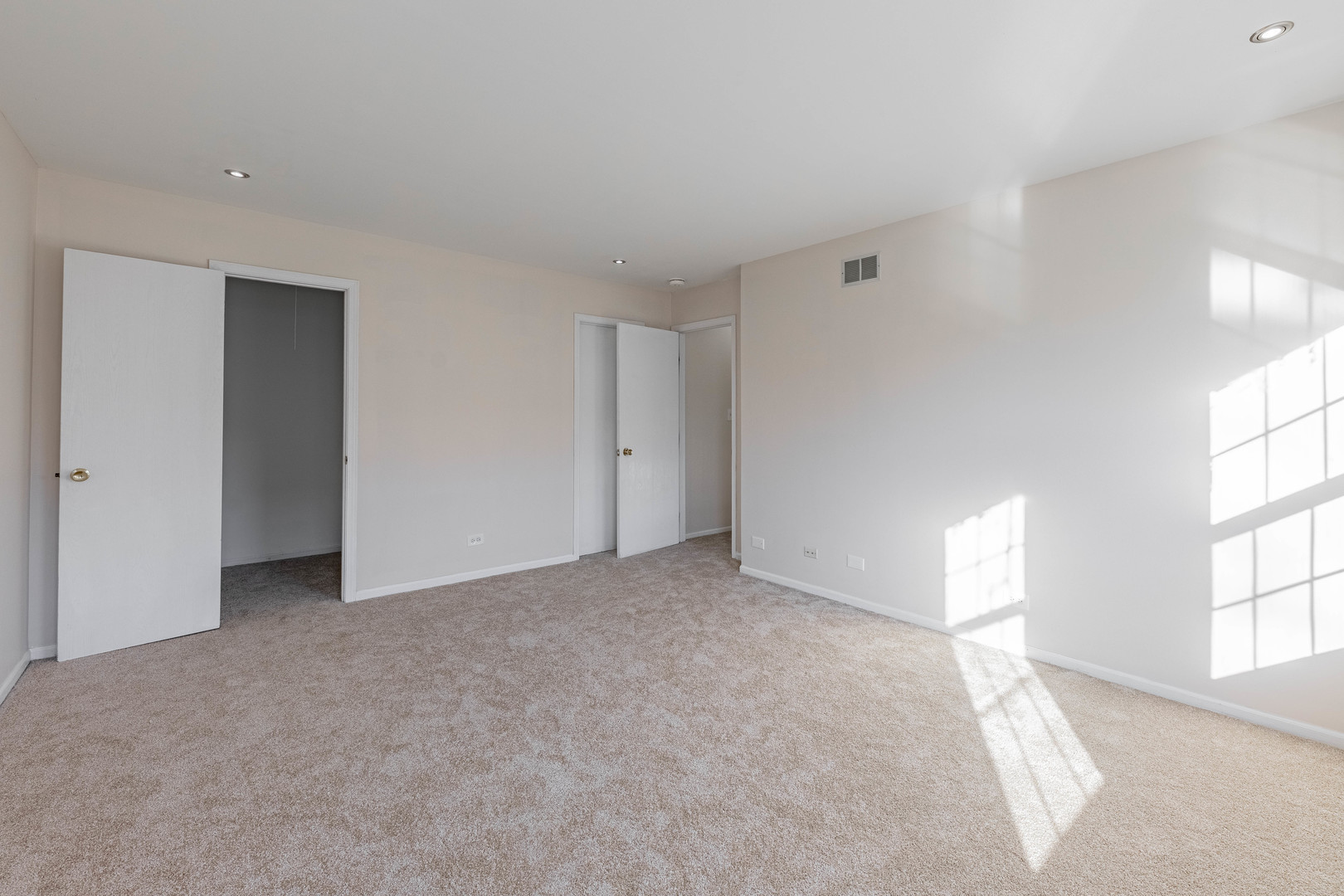237 Acorn Drive Streamwood, IL 60107 - Photo 14 of 31 a view of an empty room with a window
