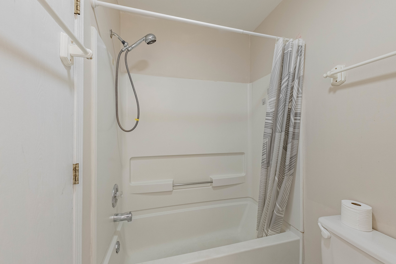 237 Acorn Drive Streamwood, IL 60107 - Photo 21 of 31 a bathroom with a shower and a shower