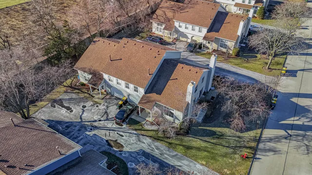 $2,400 | 237 Acorn Drive, Streamwood, IL 60107