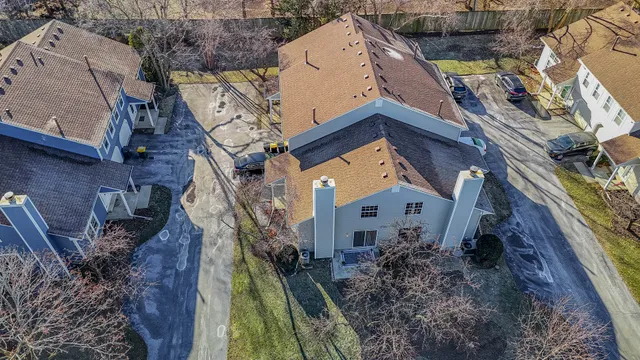 $2,400 | 237 Acorn Drive, Streamwood, IL 60107