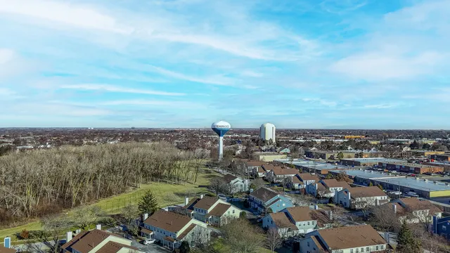 $2,400 | 237 Acorn Drive, Streamwood, IL 60107