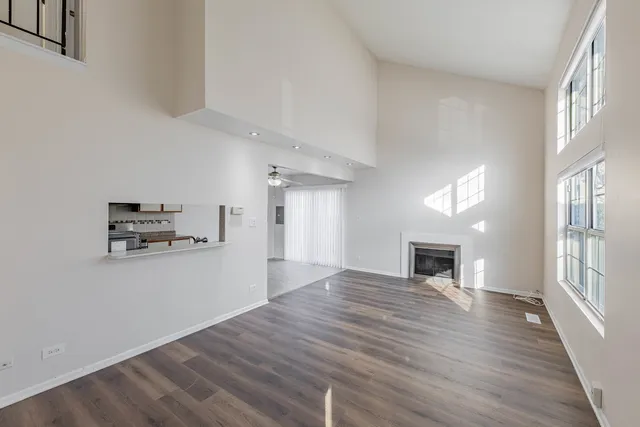 $2,400 | 237 Acorn Drive, Streamwood, IL 60107