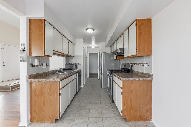 $2,400 | 237 Acorn Drive, Streamwood, IL 60107