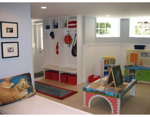 28 Livermore Road Wellesley, MA 02481 - Photo 17 of 28