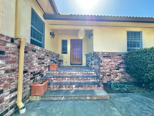 $919,500 | 639 East 5th Street, Benicia, CA 94510