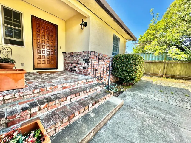 $919,500 | 639 East 5th Street, Benicia, CA 94510