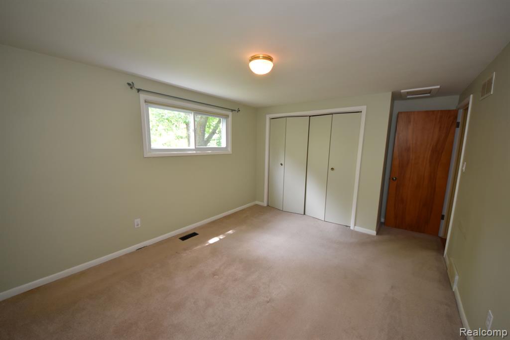 32743 Hearthstone Road Farmington Hills, MI 48334 - Photo 12 of 27