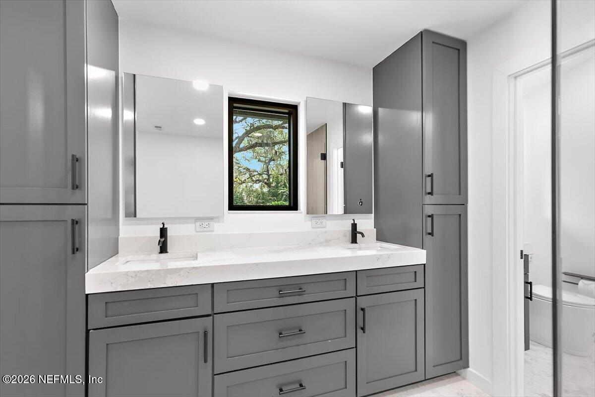 8833 Sanchez Road Jacksonville, FL 32217 - Photo 15 of 37 16-Primary Bathroom
