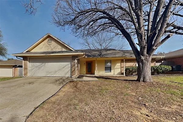 $2,050 | 3609 Hialeah Drive, Arlington, TX 76017