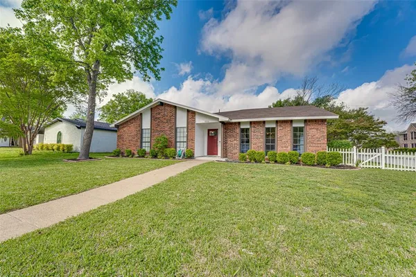 $364,900 | 3113 Powell Drive, Rowlett, TX 75088