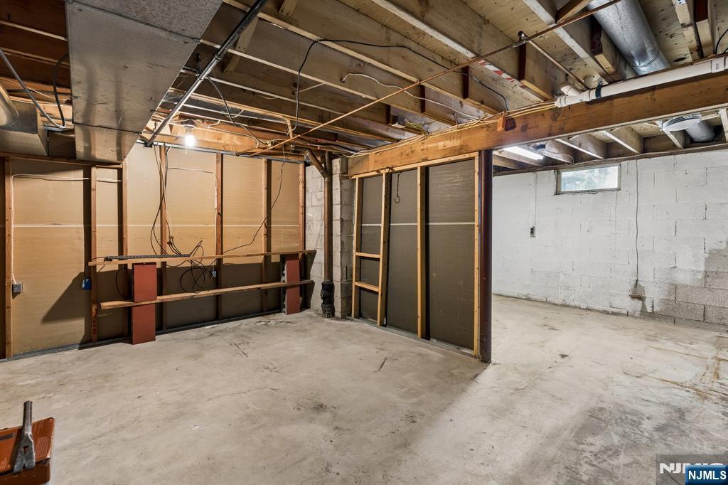 39 Robin Hood Way Wayne, NJ 07470 - Photo 31 of 36