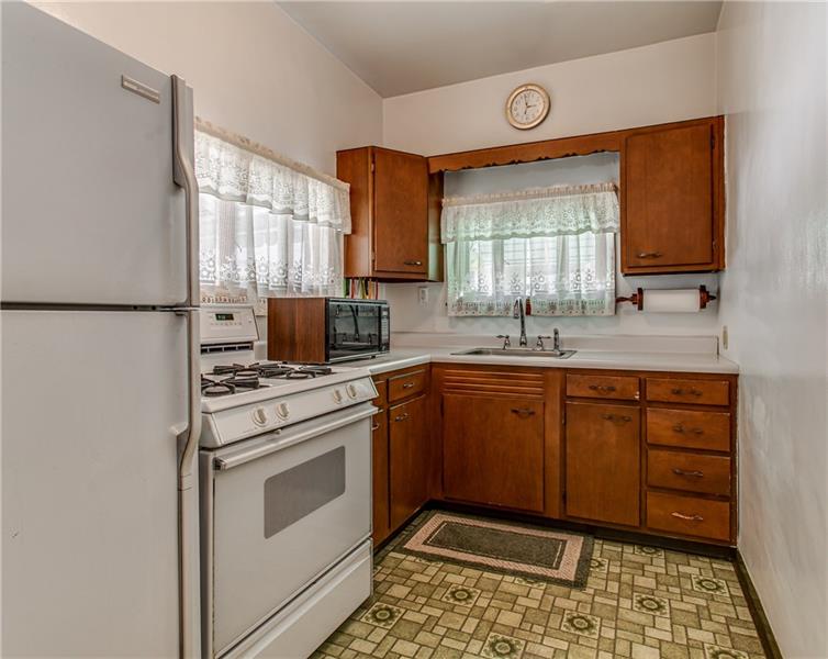 212 Copeland Street McKees Rocks, PA 15136 - Photo 9 of 18
