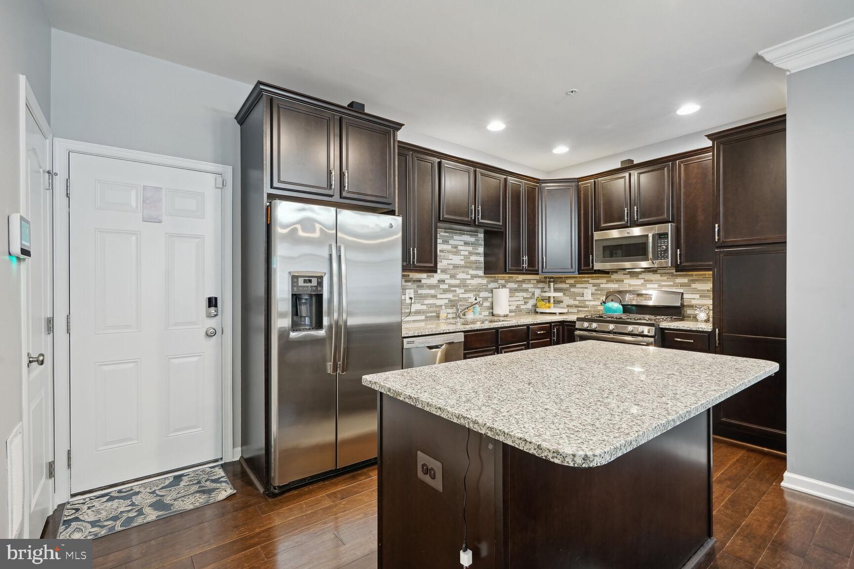 23485 Logans Ridge Terrace Ashburn, VA 20148 - Photo 5 of 13 Kitchen w/stainless, granite, & custom backsplash