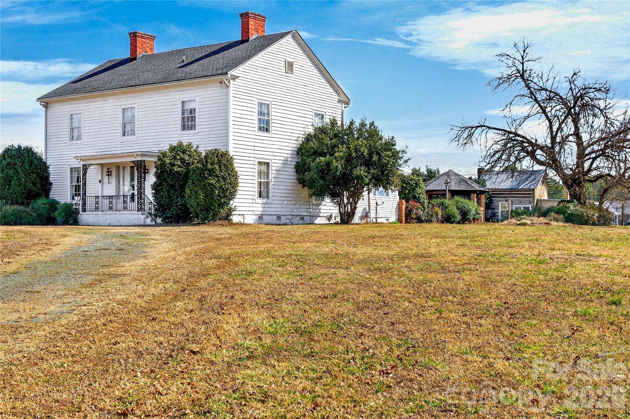11124 Eastfield Road Huntersville, NC 28078 - Photo 1 of 42 a front view of house with yard
