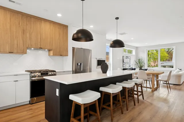 $655,000 | 944 Beloit Avenue, Unit 5, Forest Park, IL 60130