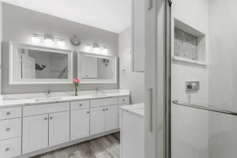 $995,000 | 401 Abbey Ridge Court, Fontana, WI 53125