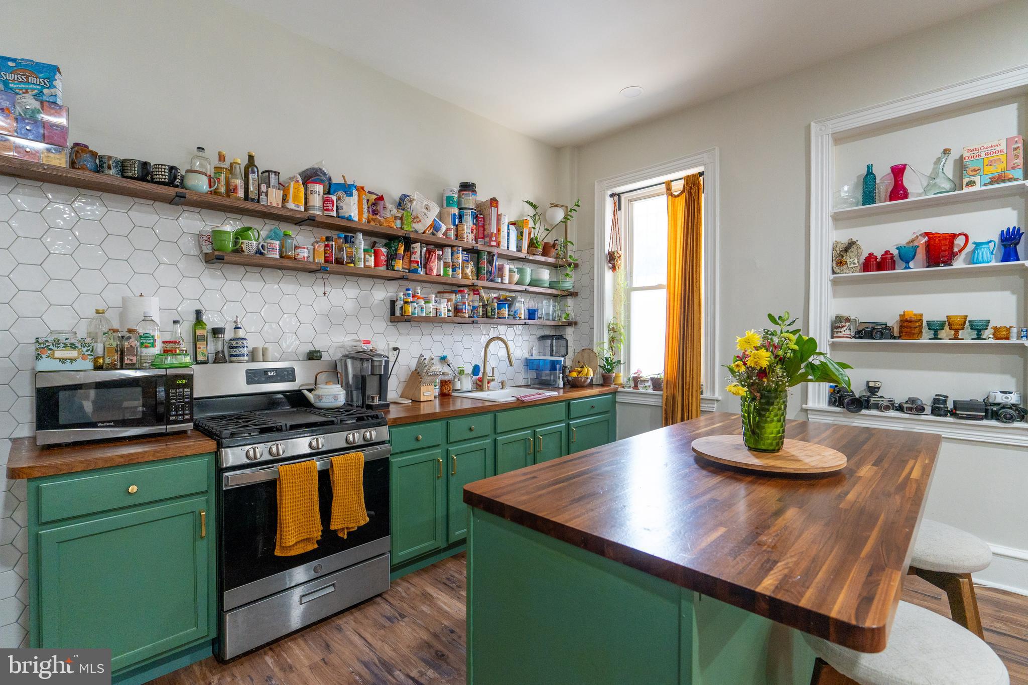 1900 South 18th Street Philadelphia, PA 19145 - Photo 11 of 15 a kitchen with lots of counter top space and wooden floor