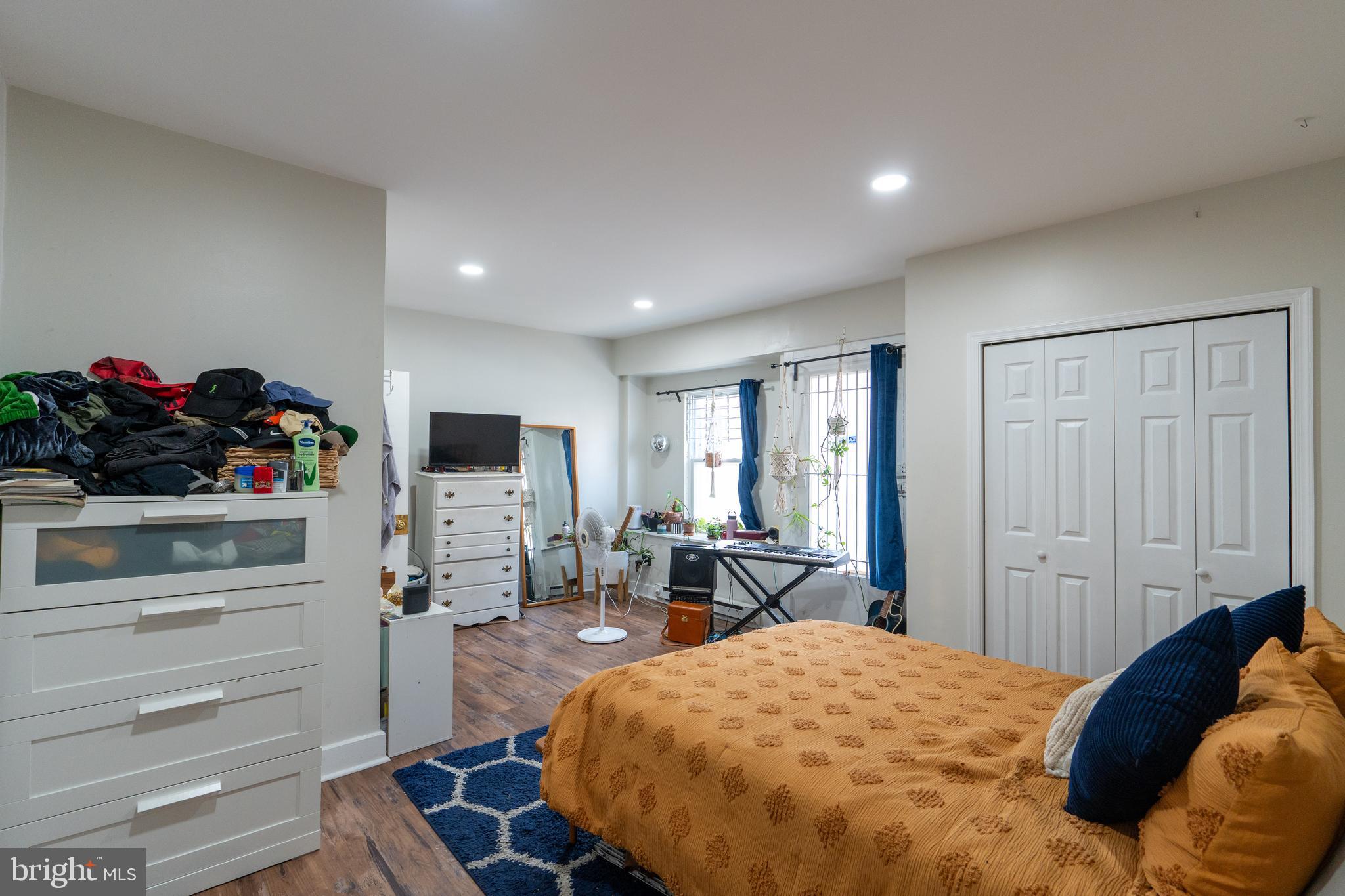 1900 South 18th Street Philadelphia, PA 19145 - Photo 15 of 15 a bed room with a bed and furniture