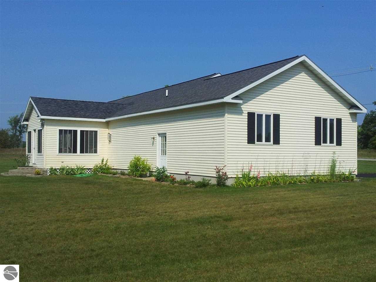 10477 Cedar Run Road Traverse City, MI 49685 - Photo 3 of 28 1775383-2.JPG