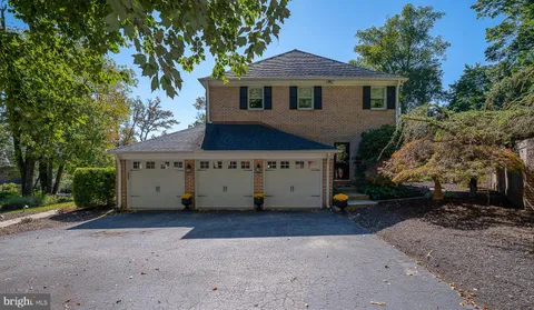 a view of backyard with sitting area