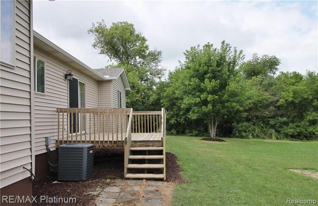 6450 Cook Road Swartz Creek, MI 48473 - Photo 8 of 33