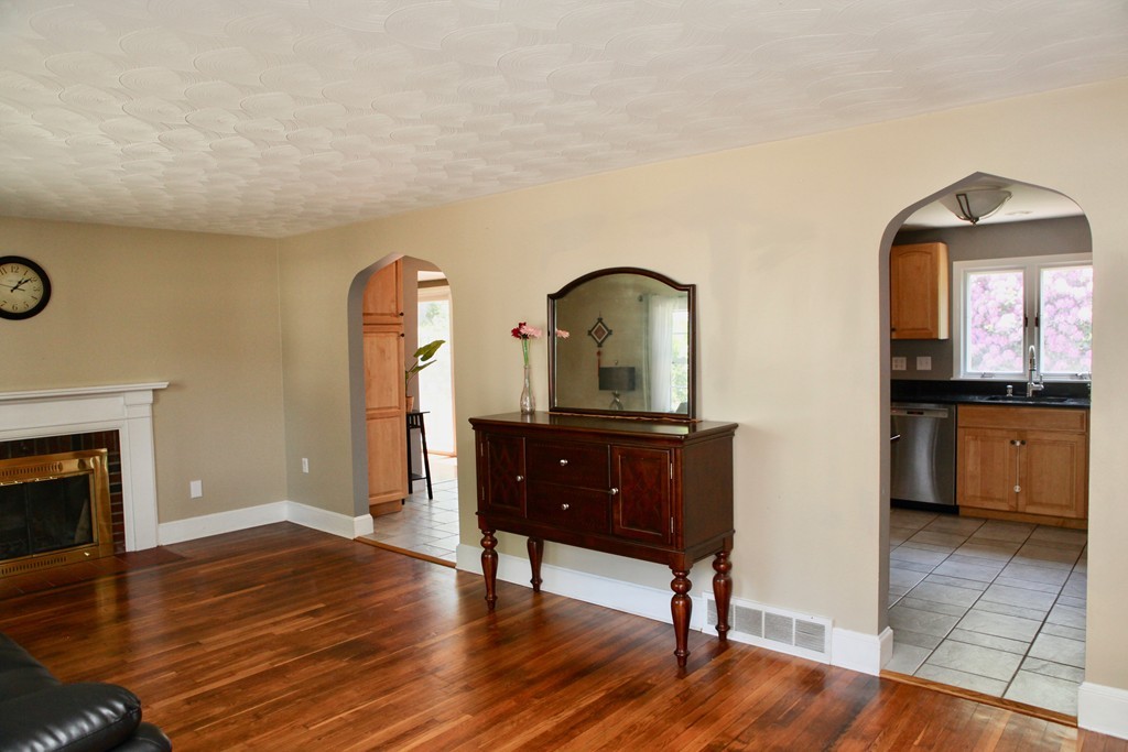 1 Edwards Road Stoneham, MA 02180 - Photo 4 of 26 Gallery Image 4