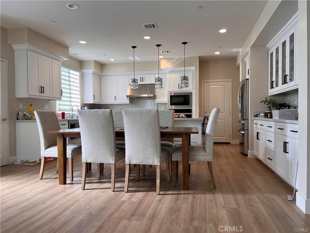 530 Cultivate Irvine, CA 92618 - Photo 4 of 12