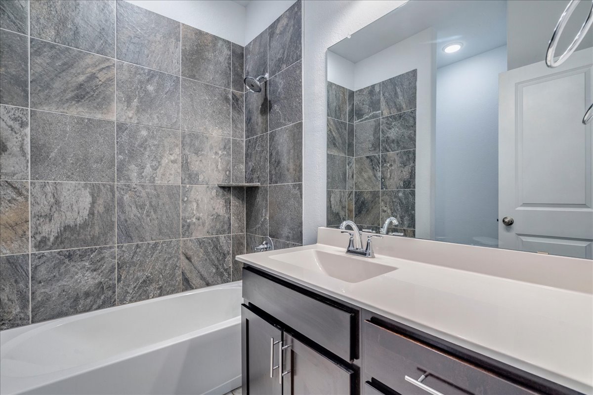 275 Cherrystone Loop Buda, TX 78610 - Photo 26 of 33 Guest bathroom