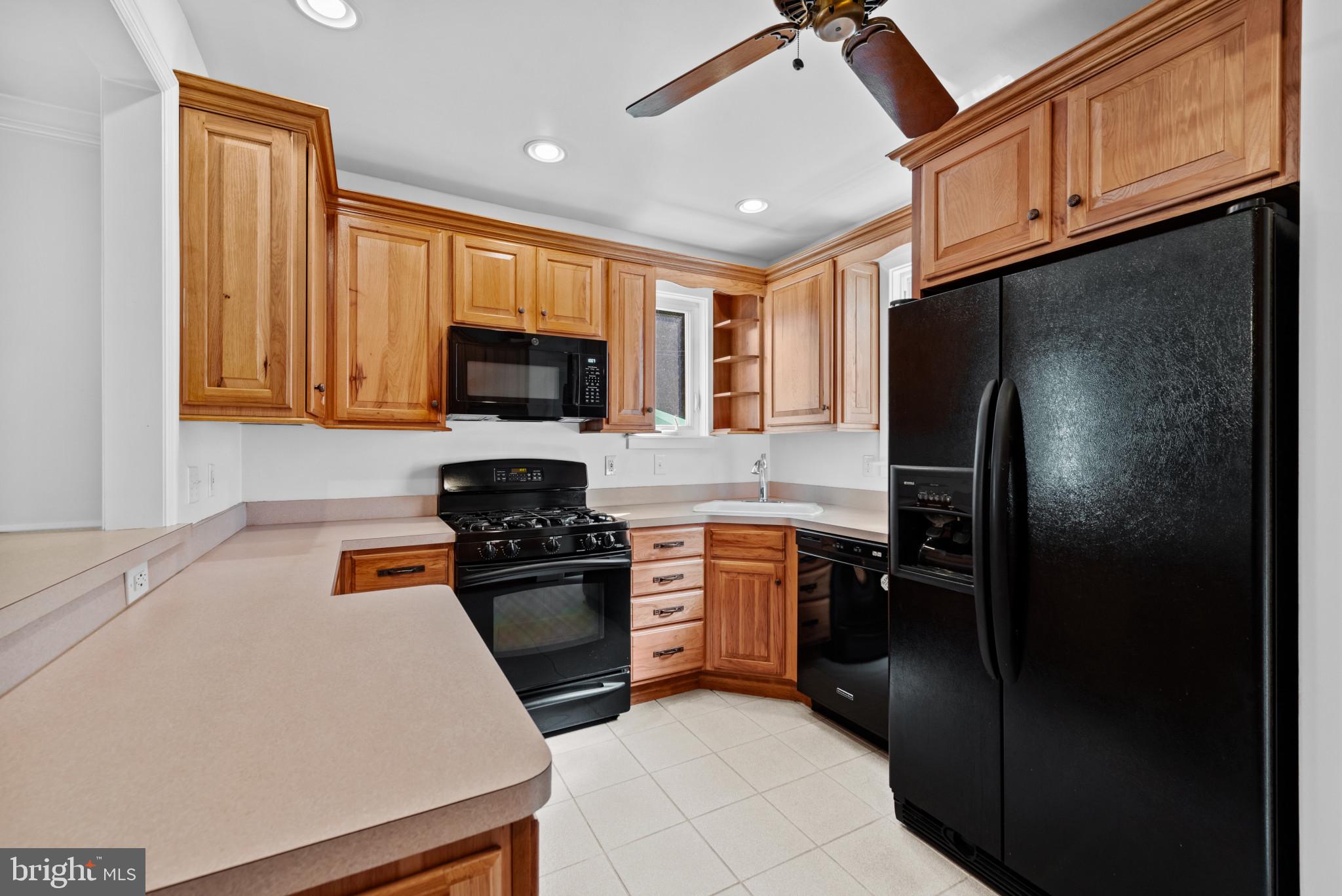 17 Cedarwood Road Baltimore, MD 21228 - Photo 14 of 40 Kitchen