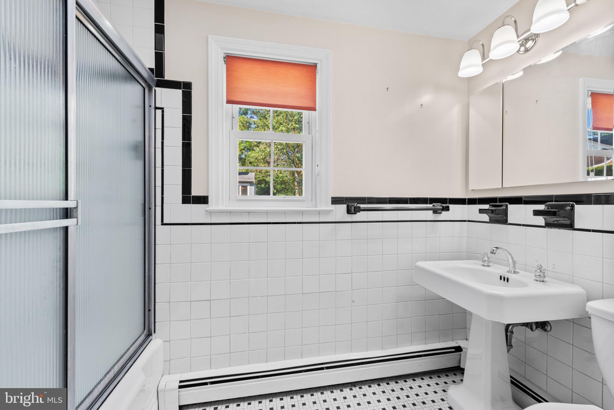 17 Cedarwood Road Baltimore, MD 21228 - Photo 17 of 40 Full bathroom main level